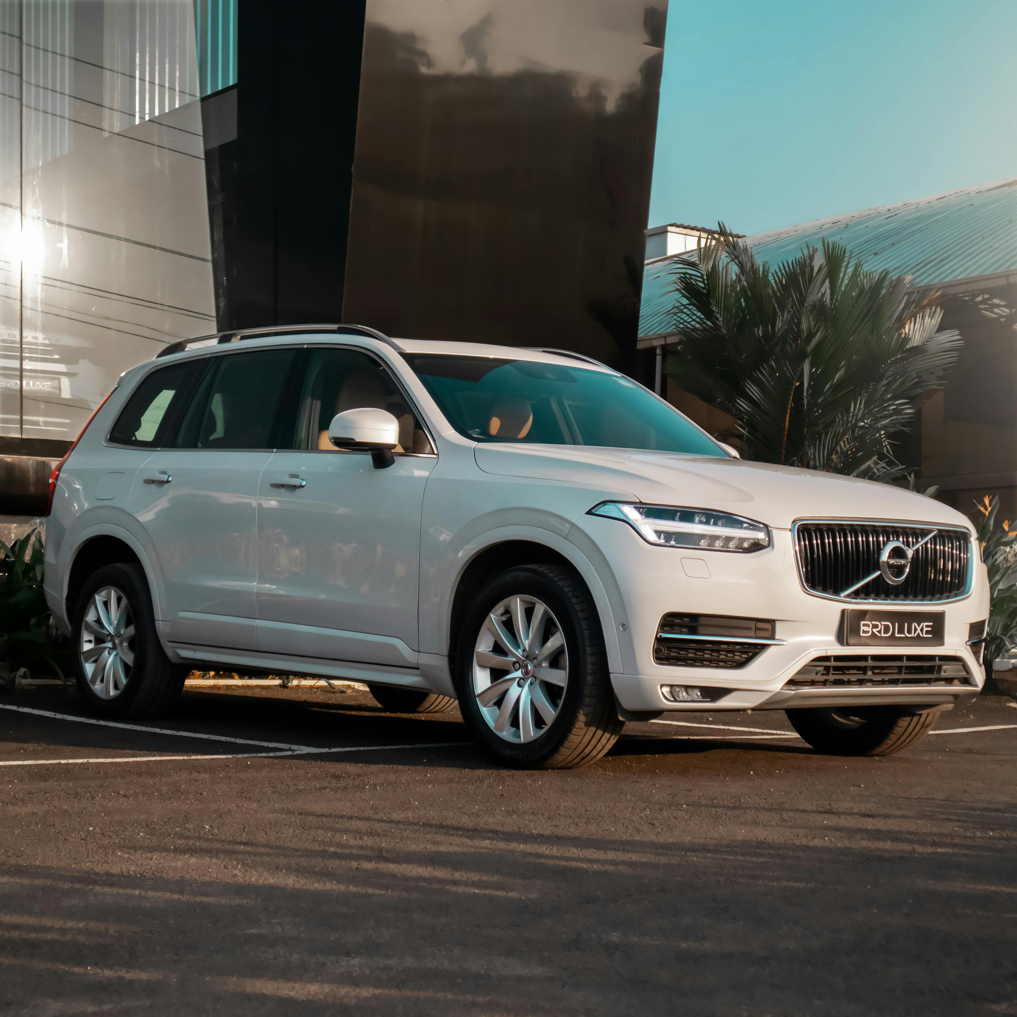 Volvo XC90: Türkiye Pazarında Lüks ve Güvenlik Standartlarını Belirleyen SUV