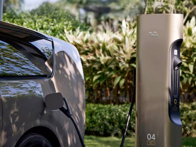 Türkiye’de Elektrikli Araç Şarj İstasyonları Yeterli mi? Evde Şarj İçin Alınması Gereken Önlemler